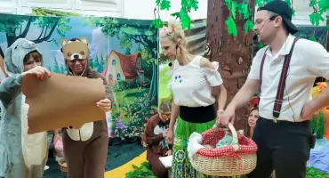Rodzice na scenie: To oni zagrali w spektaklu „Jaś i Małgosia”
