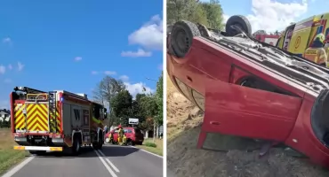 Opel na dachu. Pasażerka w szpitalu
