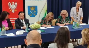 Ponad 5,7 mln zł dla powiatu garwolińskiego! Nowe boiska, wóz strażacki i termomodernizacja szkół. Sprawdź kto dostał kasę