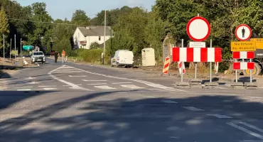 W Gończycach ruszyły prace na drodze wojewódzkiej 807. Będzie nowy chodnik i ciąg pieszo-rowerowy