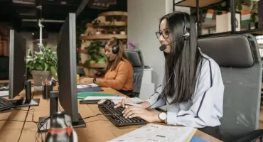 Voicebot AI w obsłudze posprzedażowej – jak zamienić zwykły kontakt w długotrwałą relację?