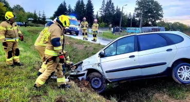  Straciła panowanie nad pojazdem i wjechała do rowu 