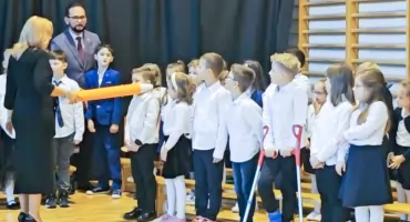 Wielkie święto w „Jedynce”! Najmłodsi uczniowie rozpoczęli nowy etap