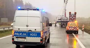 Gigantyczne utrudnienia na S17 pod Garwolinem! Betonowe belki zablokowały drogę