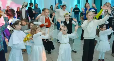 Zamiast halloweenowych strachów wybrali radość i światło. Bal Wszystkich Świętych porwał 200 osób!