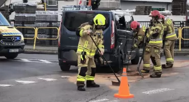 Dwie osoby w szpitalu po zderzeniu na skrzyżowaniu