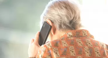 Uwaga na alarmujące telefony! Oszuści mają nowy scenariusz, by wyłudzić pieniądze