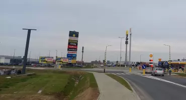 Ucieczka, policyjny pościg i wpadka przy nowym rondzie! Kierowca miał sporo na sumieniu