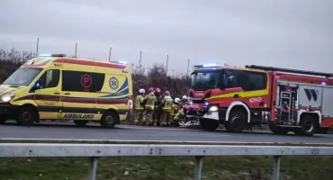 Ciężarówka wjechała w tył osobówki