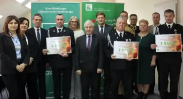 Strażacy z powiatu ze wsparciem! Promesy na sprzęt dla trzech jednostek OSP