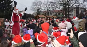 Magia Świąt w Łaskarzewie! Mikołajki na Rynku przyciągnęły tłumy [ZDJĘCIA]