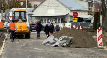 Dzieci między koparkami. Rodzice boją się o bezpieczeństwo