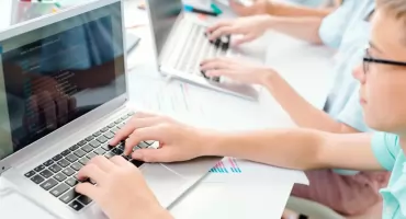 Nowe laptopy i tablety trafią do szkół w powiecie garwolińskim. To ponad 1200 urządzeń!