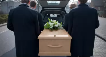 Zasiłek pogrzebowy znacznie wyższy! ZUS nie akceptuje jednak wszystkich kosztów!
