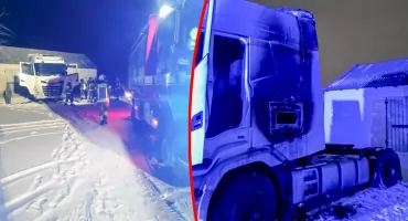 Pożar samochodu ciężarowego. Nocna akcja strażaków