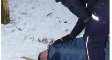 Nie miał gdzie spać, a było -14 stopni! Mogło dojść do tragedii! 