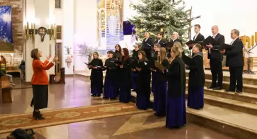 Radość Narodzenia w Garwolinie: Chór Miasta wzrusza świątecznymi kolędami
