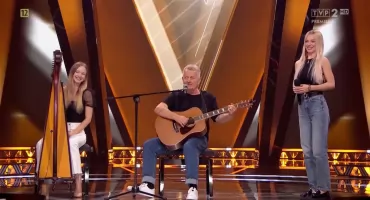 Staszek z Garwolina zachwycił w The Voice Senior. Na scenie wystąpił z córkami