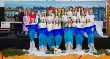 Młodzi aktorzy porwali publiczność w świątecznym spektaklu [ZDJĘCIA]