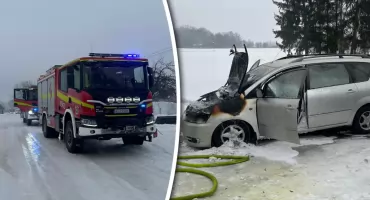 Samochód stanął w ogniu. Trzy zastępy straży pożarnej w akcji
