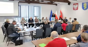 Kontrowersje wokół schroniska w Sobolewie: Rada Miejska odrzuca skargi, gmina zrywa umowę