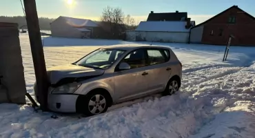 Kierowca zasłabł i uderzył w słup