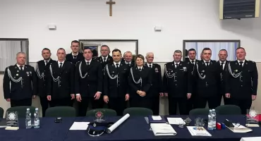 Nowy start OSP Dąbrowa: Zarząd ponownie wybrany na kolejną kadencję