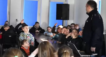 Uczniowie poznali tajniki pracy policjantów w Garwolinie