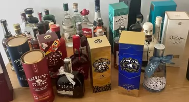 Szokująca seria kradzieży: kobieta regularnie wynosiła drogi alkohol z lokalnego sklepu!