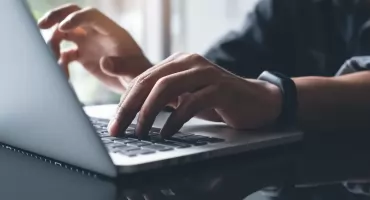 Wiara w szybki zarobek przez oglądanie reklam skończyła się dużą stratą