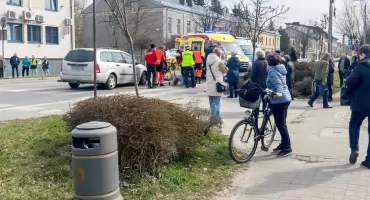 Potrącenie kobiety na przejściu w Garwolinie. 83-latka trafiła do szpitala