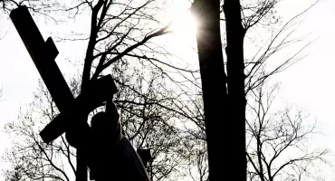 Wielki Piątek: czas ciszy i adoracji. Sprawdziliśmy godziny Liturgii Męki Pańskiej w naszym powiecie