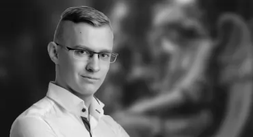 Pogrążeni w smutku rodzice przekazują informację o śmierci kochanego Syna