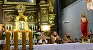 Zmartwychwstał prawdziwie! Godziny Mszy w Święta