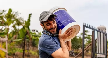 Kiedyś woda lała się wiadrami. Dziś tradycja zanika