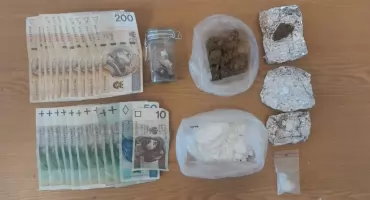 Policjanci z Garwolina zatrzymali dwóch mężczyzn z narkotykami i sprzętem do uprawy konopi