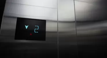 Najczęstsze awarie wind w Warszawie – jak im zapobiegać?