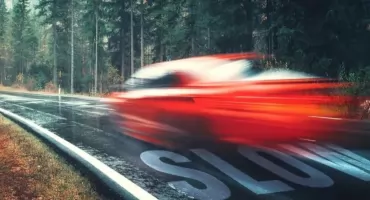 Prawko stracisz także poza obszarem zabudowanym. Policja kontroluje prędkość kaskadowo