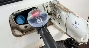 W końcu! Pb95 już poniżej 6, a ON za mniej niż 7 zł. Sprawdź, na których stacjach w powiecie najtaniej (21 kwietnia)