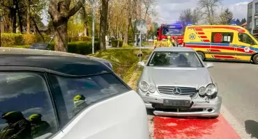 Jedna osoba poszkodowana po zderzeniu dwóch aut