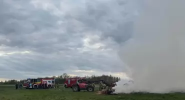 Celowe podpalenie 150 bel słomy. Sprawca szybko w rękach policji