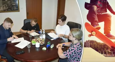 Skatepark w Łaskarzewie powstanie przy Strefie Sportu. Miasto podpisało umowę