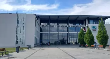 Przeciekający dach, odpadający tynk - 