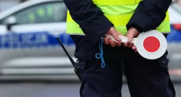 Pijany kierowca bez prawa jazdy. Obok siedziała trzeźwa matka