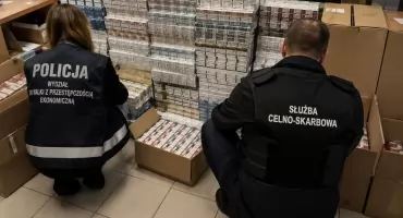 Policja zabezpieczyła tysiące nielegalnych papierosów. 50-latka odpowie przed sądem