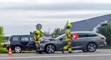 Kolizja na DK76. Kierowca Subaru nie ustąpił pierwszeństwa