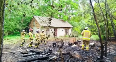 Strażacy w akcji. Gasili pożar pustostanu