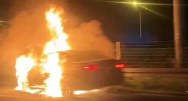 Pożar samochodu na S17. Nocna akcja strażaków