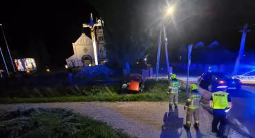 Nocna jazda zakończona na płocie kościoła. Pijana 44-latka wjechała w ogrodzenie