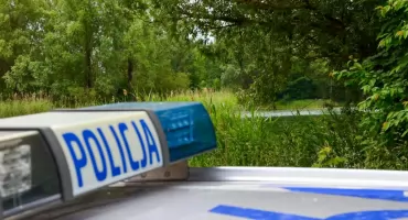 Policjanci zapobiegli tragedii po awanturze domowej. Ranny mężczyzna z nożem trafił pod opiekę medyków